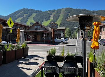 wyoming/bridger-teton-national-forest/bar/gather-in-jackson-hole-for-food-drink