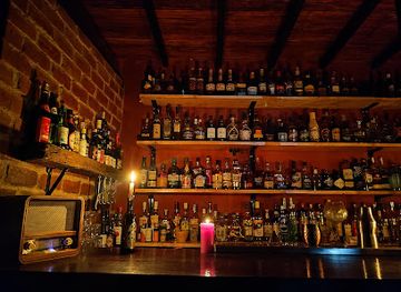 peru/trujillo/huanchaco/bar/aguardiente-bar-cafe-academia