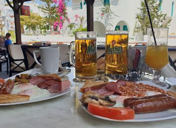 greece/santorini/kamari/bar/liverbird-bar-live-sports-breakfast