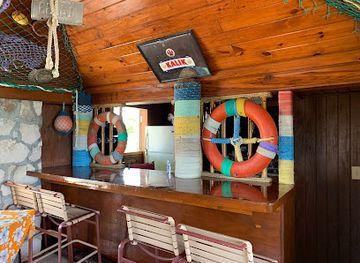 the-bahamas/cat-island/bar/in-da-middle