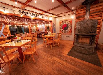 montana/absaroka-beartooth-wilderness/bar/pine-creek-lodge