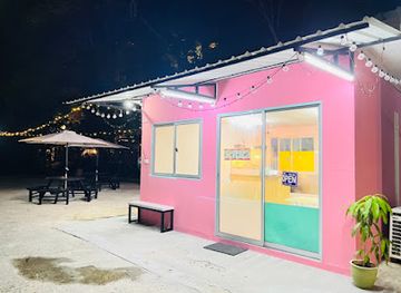 brunei/kampong-ayer/bar/lepak-at-nora