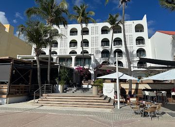 sint-maarten/dawn-beach/bar/taloula-mango-s-blue-bitch-bar