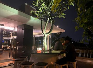 indonesia/banten/bar/montezuma-rooftop-lounge