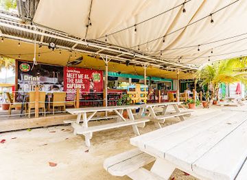 sint-maarten/dawn-beach/bar/cocky-turtle-beach-bar-restaurant