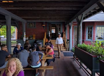 new-york/catskill-mountains/bar/station-bar-curio