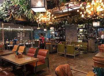 india/east-india/bar/the-drunken-botanist