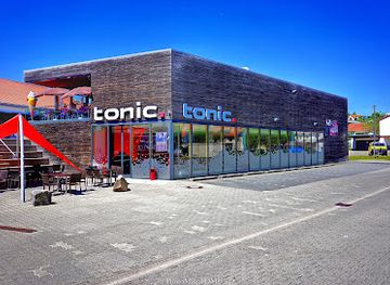 germany/hohenzollern-castle/bar/tonic-bar