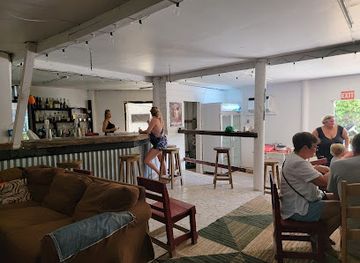 belize/caye-caulker/bar/dur-d-woods