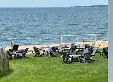 connecticut/hammonasset-beach-state-park/bar/the-wharf-restaurant
