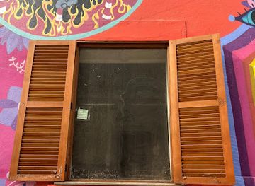 chile/valparaiso/cerro-alegre/bar/chuekas-valparaiso-chile