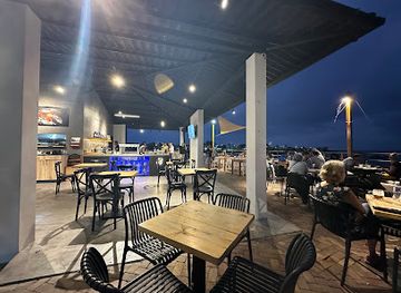 ecuador/puerto-baquerizo-moreno/bar/post-office-food-beer