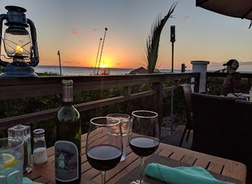 turks-and-caicos-islands/long-bay-beach/bar/hemingway-s-on-the-beach