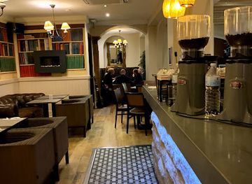 gibraltar/main-street/bar/corks