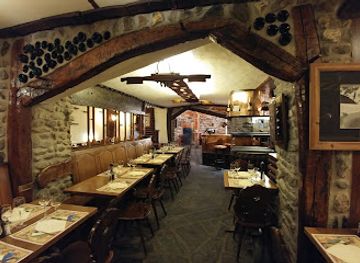 switzerland/verbier/bar/restaurant-le-caveau