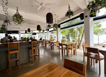 Oh la la !!! Beach bar and restaurant