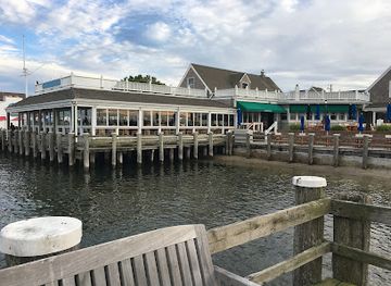new-york/montauk/bar/gosman-s-clam-bar