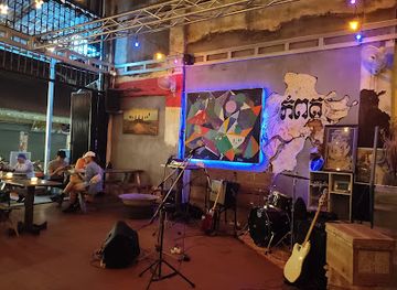 cambodia/kampot/bar/the-bay