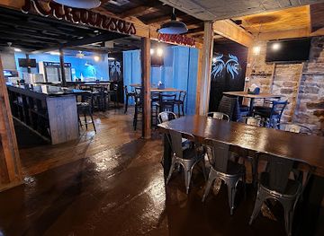 arkansas/ozark-national-forest/bar/the-crooked-rooster-bar-grill