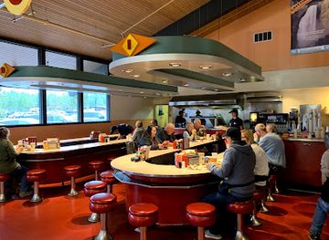 montana/yellowstone-national-park/bar/canyon-fountain-and-grill