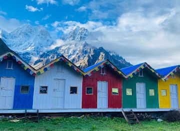 nepal/kanchenjunga-base-camp/bar/kanchenjunga-white-house