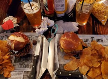 wisconsin/kettle-moraine-state-forest/bar/local-press-burger-bar