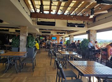 california/napa-valley/bar/sky-vine-rooftop-bar