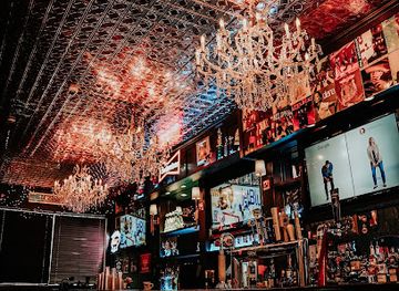 massachusetts/south-coast/bar/clock-tavern