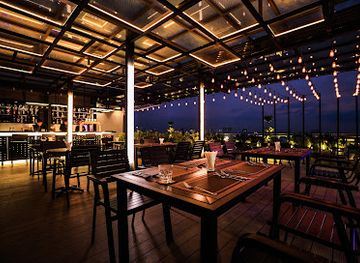 myanmar-burma/yangon/mayangone/bar/the-glass-yangon