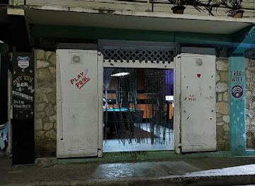 antigua-and-barbuda/saint-mary/bar/sisters-bar