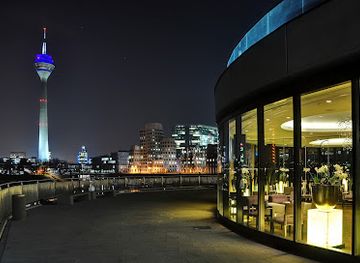 germany/dusseldorf/medienhafen/bar/pebble-s-terrasse-hyatt-regency-dusseldorf