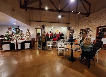 texas/new-braunfels/bar/the-villa-cool-tunes-cold-drinks-good-company