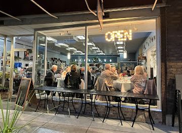 idaho/sandpoint/bar/the-district-bistro-martini-bar-wine-shop