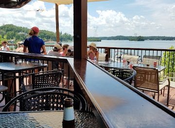 south-carolina/lake-jocassee/bar/the-cabana-at-the-lighthouse