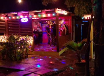 antigua-and-barbuda/darkwood-beach/bar/t-n-a-sports-bar-resturant