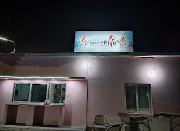 pakistan/makran-coastal-highway/bar/cafe-de-five