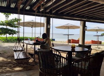 micronesia/kapingamarangi-atoll/bar/tabu-tiki-bar