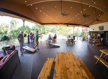 new-jersey/mountain-creek-ski-resort/bar/hef-s-hut-bar-and-grill