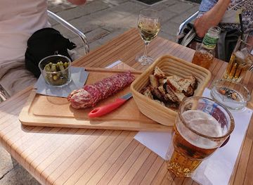 france/val-d-isere/bar/underground-cafe