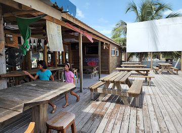 belize/coastal-plains/bar/carlo-ernie-s-runway-bar