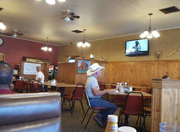 nebraska/niobrara-national-scenic-river/bar/bunkhouse-restaurant-saloon