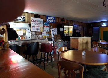 iowa/pikes-peak-state-park/bar/the-pine-tree-inn