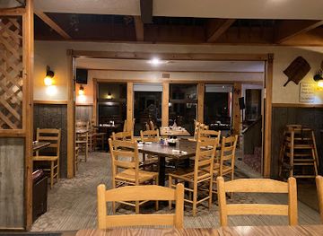 maine/rangeley-lake/bar/the-red-onion