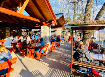 hungary/balaton-uplands/bar/muskatli-borozo-hatlepcsos