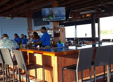 the-bahamas/freeport/bar/hot-shot-bar