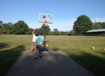 rhode-island/yawgoo-valley-ski-area-water-park/bar/yawgoo-bakes-barbecues