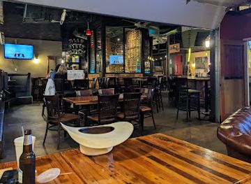 california/bakersfield/bar/wiki-s-wine-dive-grill