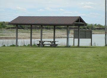 north-dakota/lake-sakakawea/bar/dakota-waters-resort