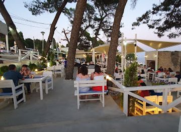 montenegro/ulcinj/bar/castello-restaurant-bar