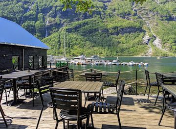 norway/geirangerfjord/bar/gatekjokken